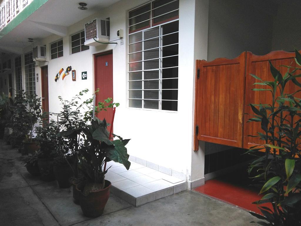 Hostal El Colibri Икитос Экстерьер фото