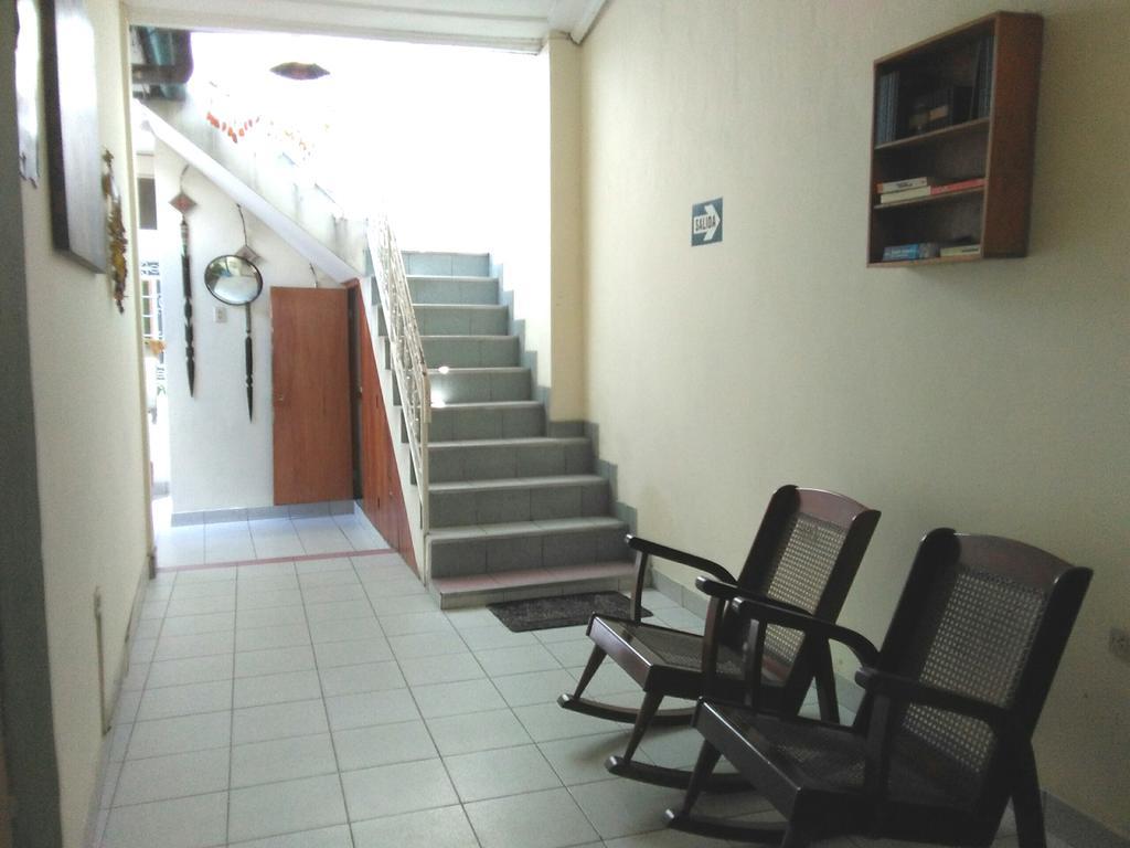 Hostal El Colibri Икитос Экстерьер фото