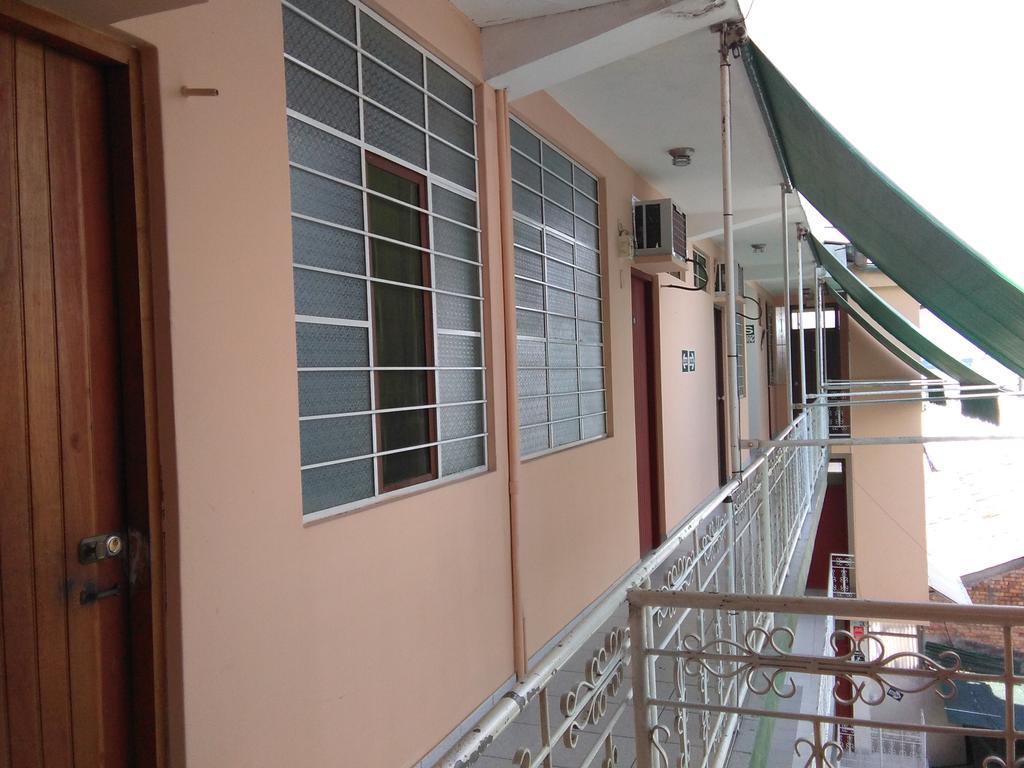 Hostal El Colibri Икитос Экстерьер фото