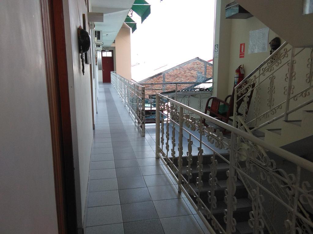 Hostal El Colibri Икитос Экстерьер фото