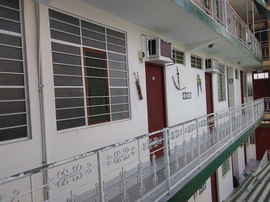 Hostal El Colibri Икитос Экстерьер фото