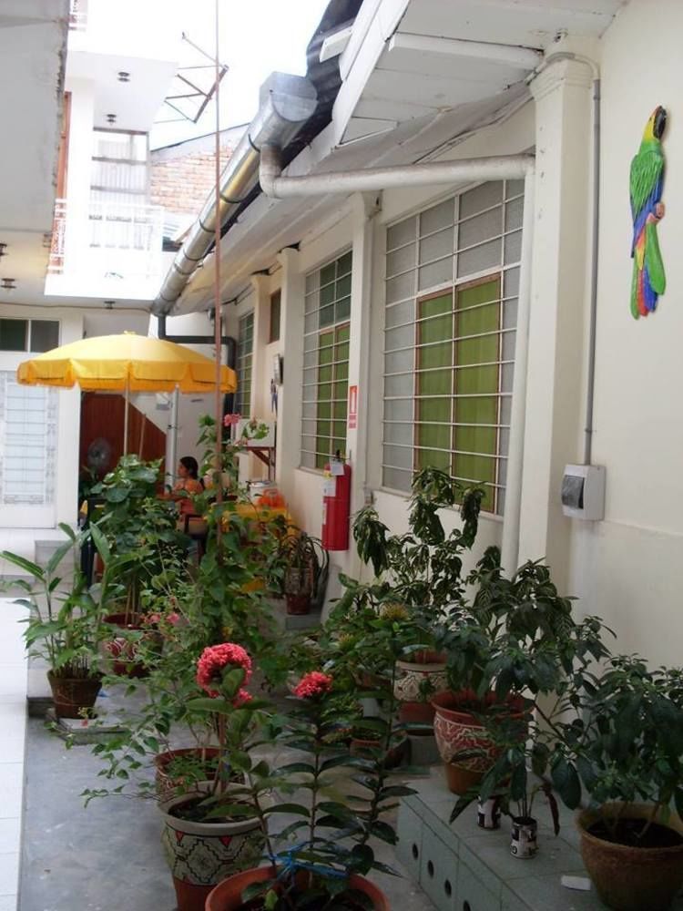 Hostal El Colibri Икитос Экстерьер фото