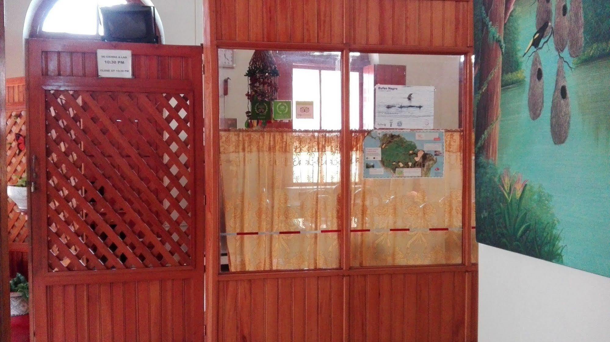 Hostal El Colibri Икитос Экстерьер фото
