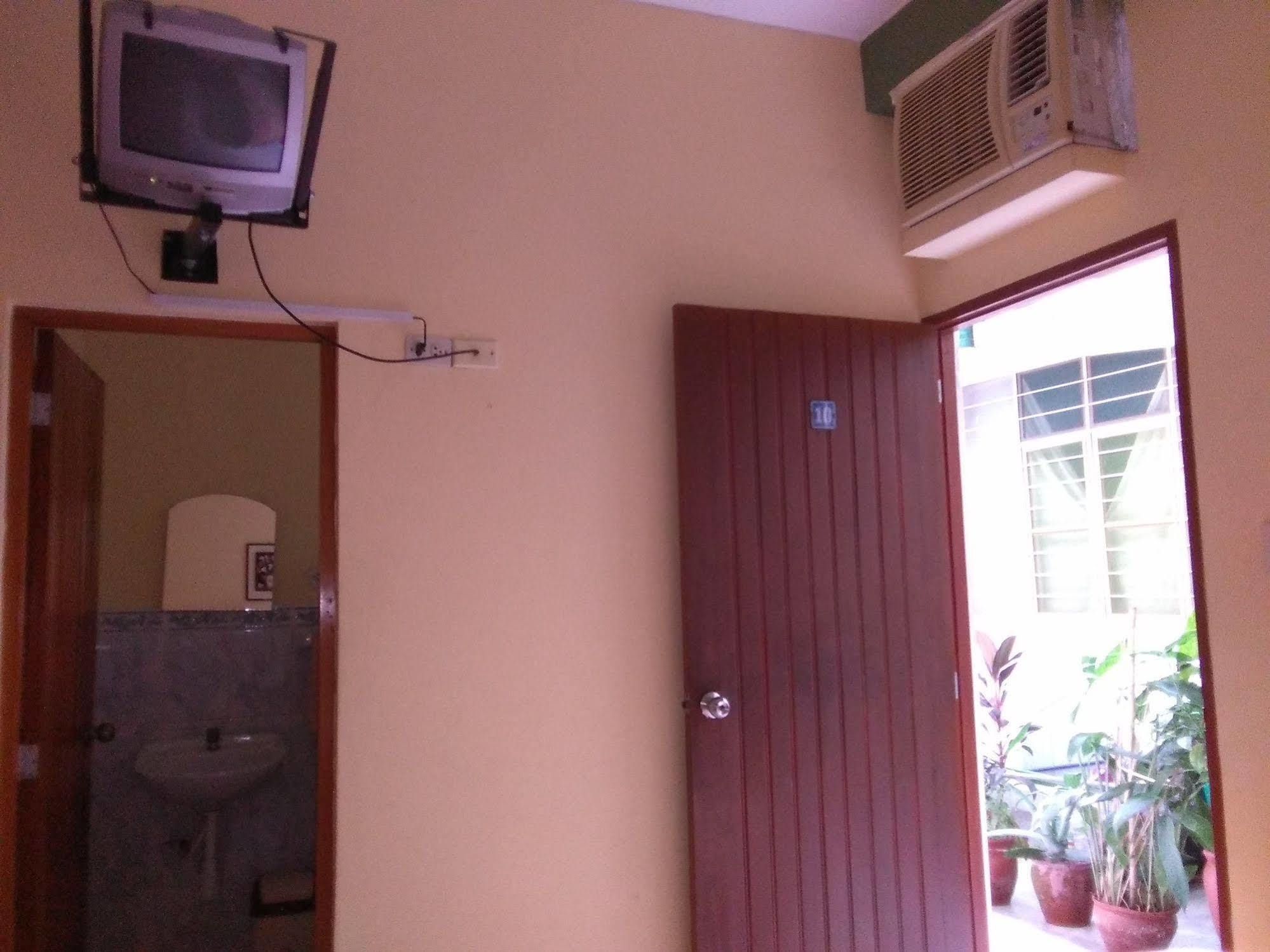 Hostal El Colibri Икитос Экстерьер фото