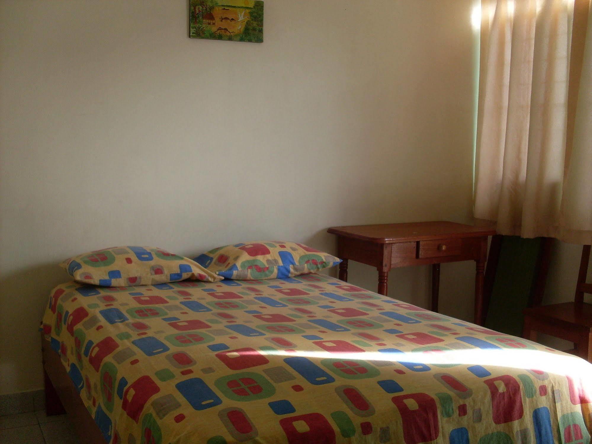 Hostal El Colibri Икитос Экстерьер фото