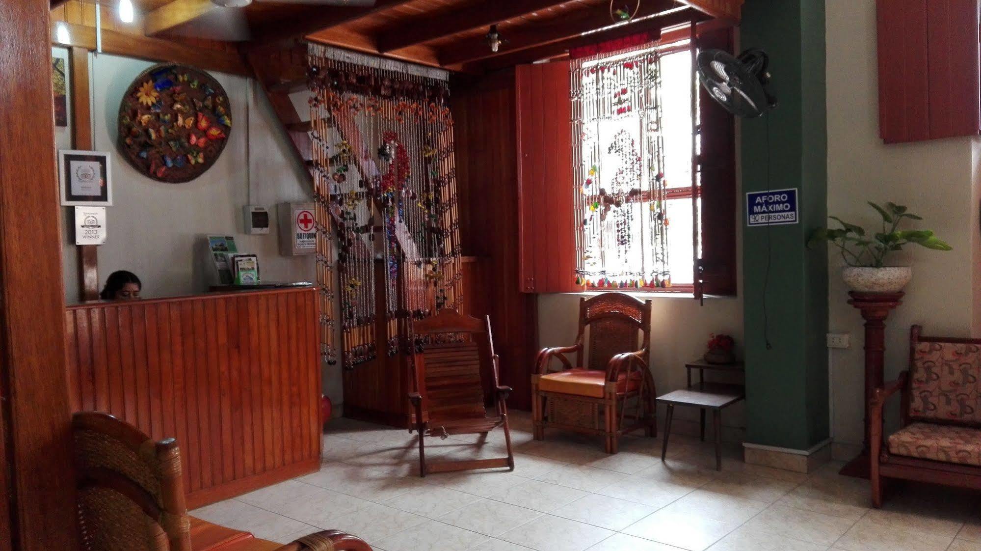 Hostal El Colibri Икитос Экстерьер фото