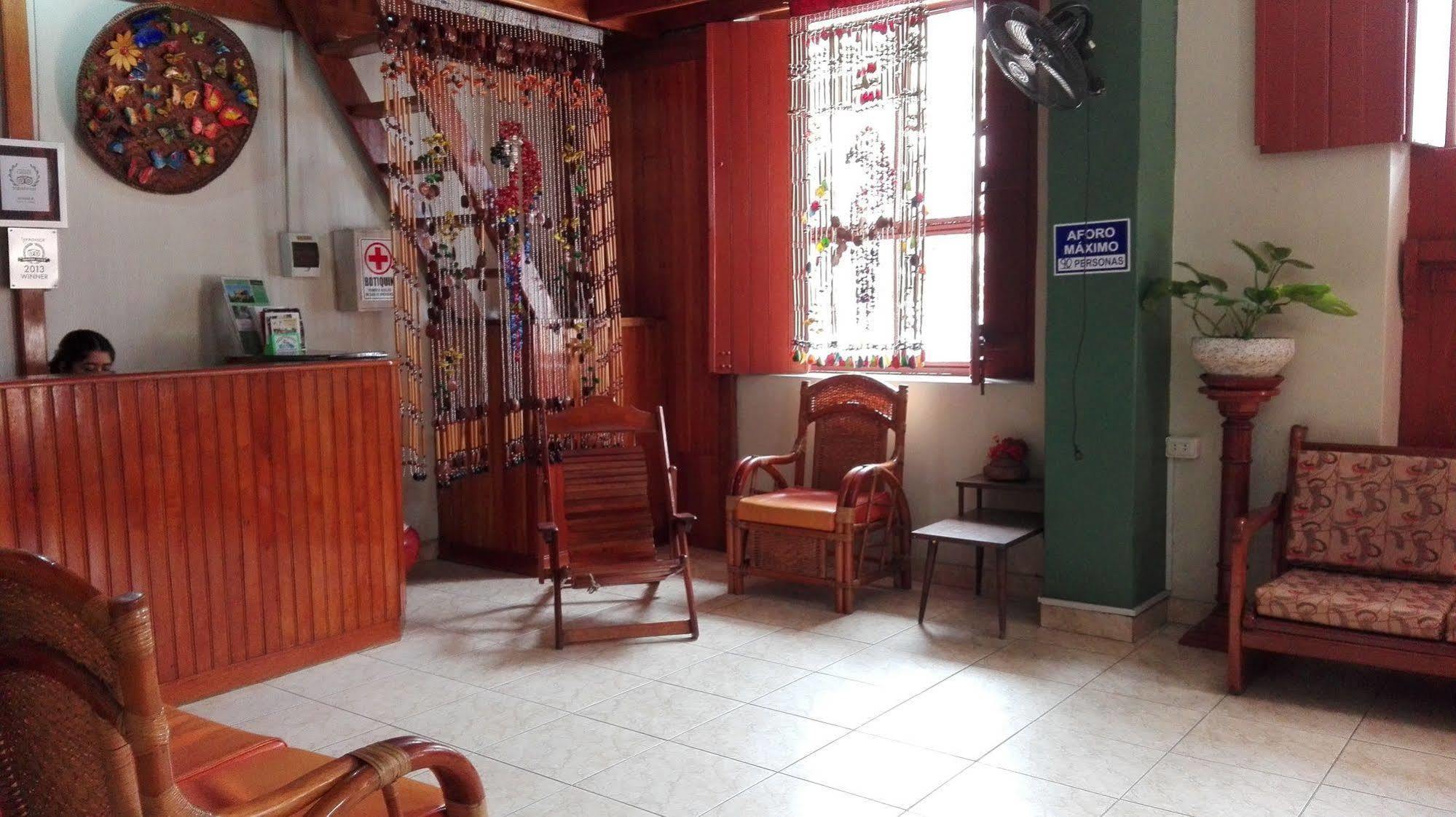 Hostal El Colibri Икитос Экстерьер фото