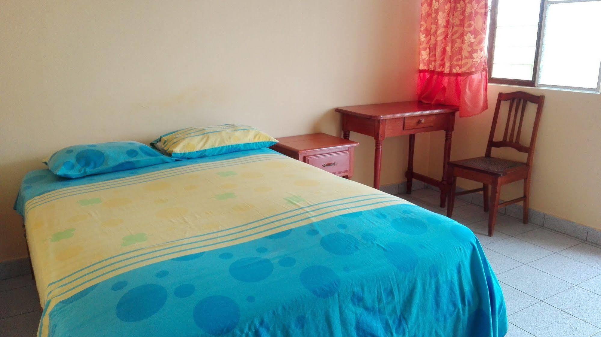 Hostal El Colibri Икитос Экстерьер фото