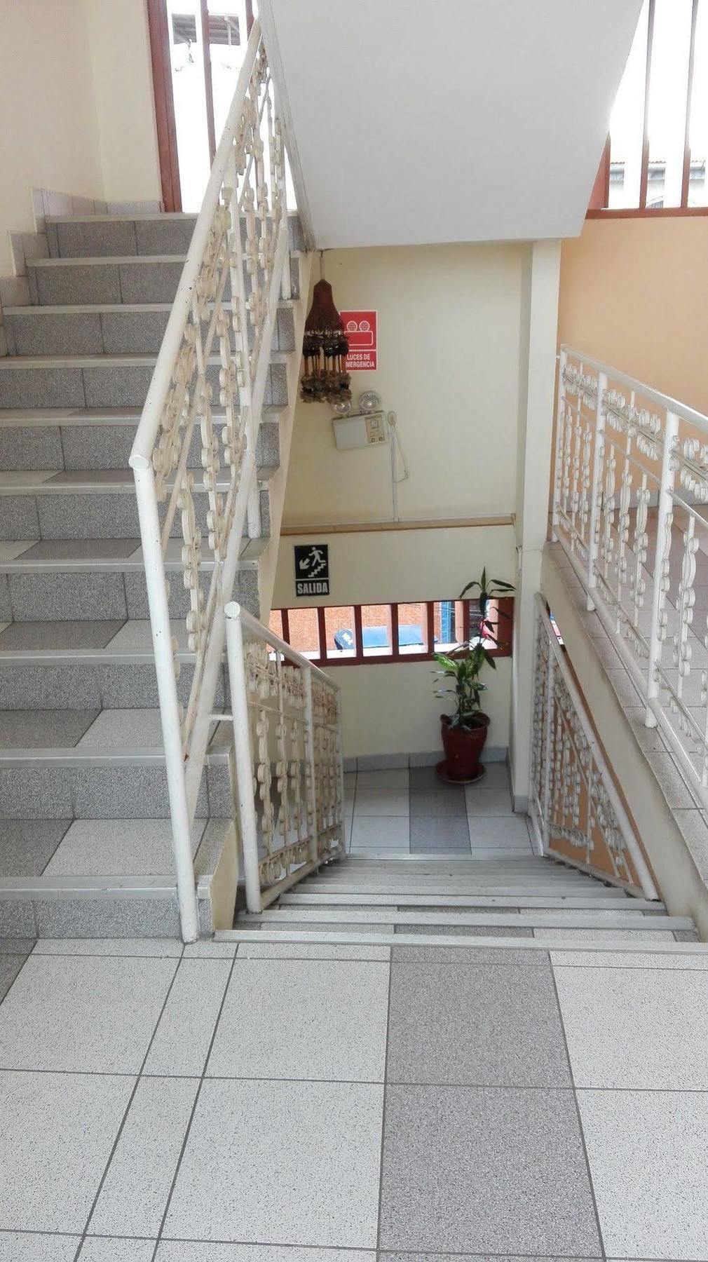 Hostal El Colibri Икитос Экстерьер фото