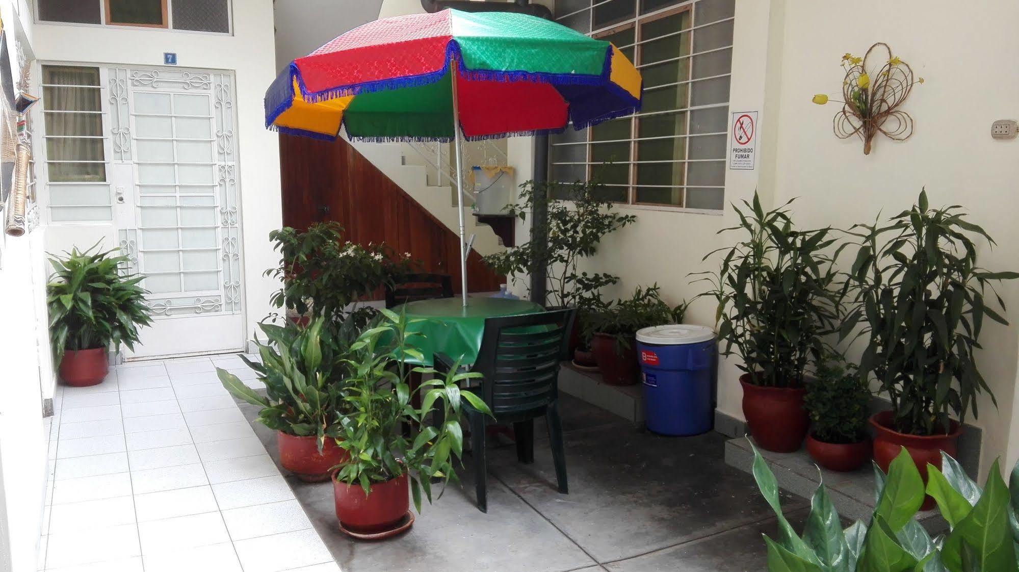Hostal El Colibri Икитос Экстерьер фото