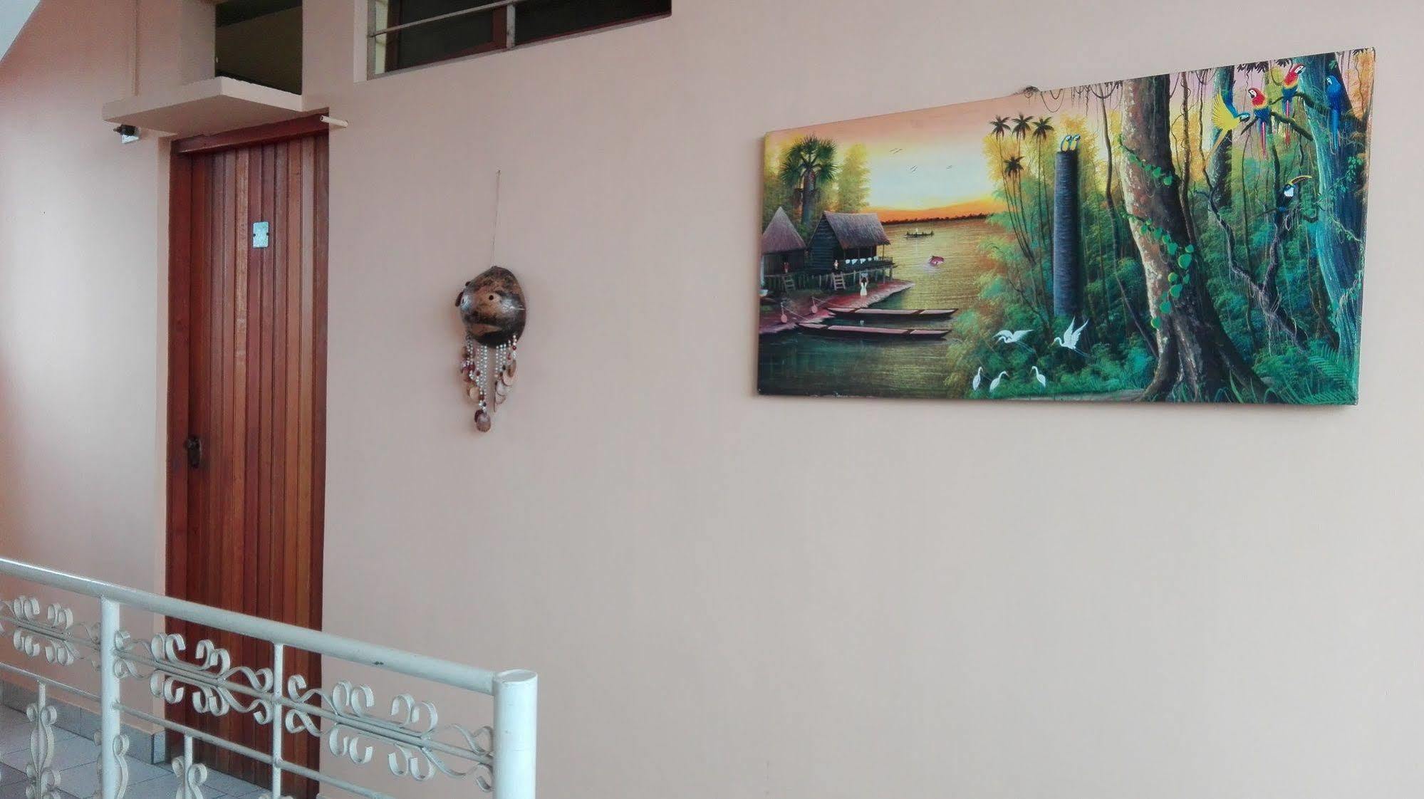 Hostal El Colibri Икитос Экстерьер фото